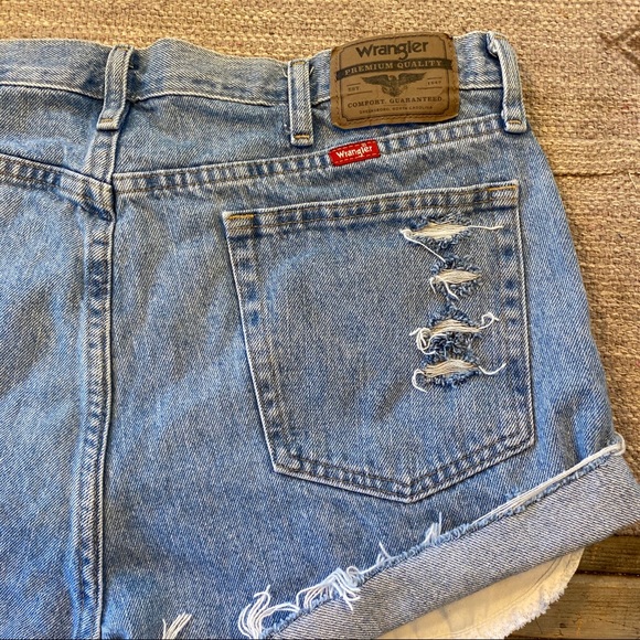 Wrangler distressed high rise jean shorts size 16 - Picture 7 of 8